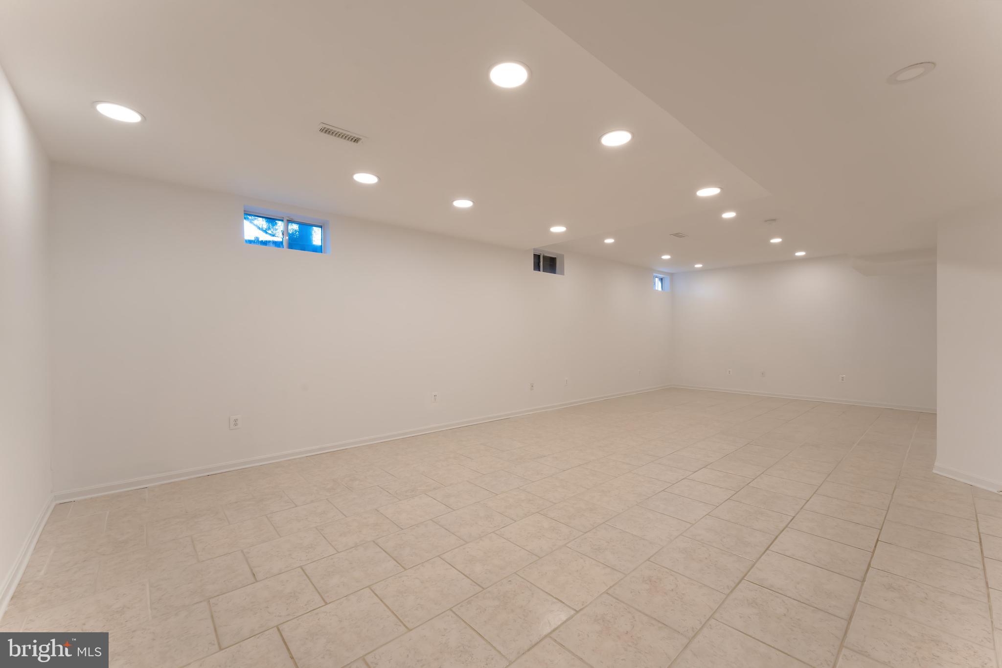 7204 LYNDAM HILL CIRCLE