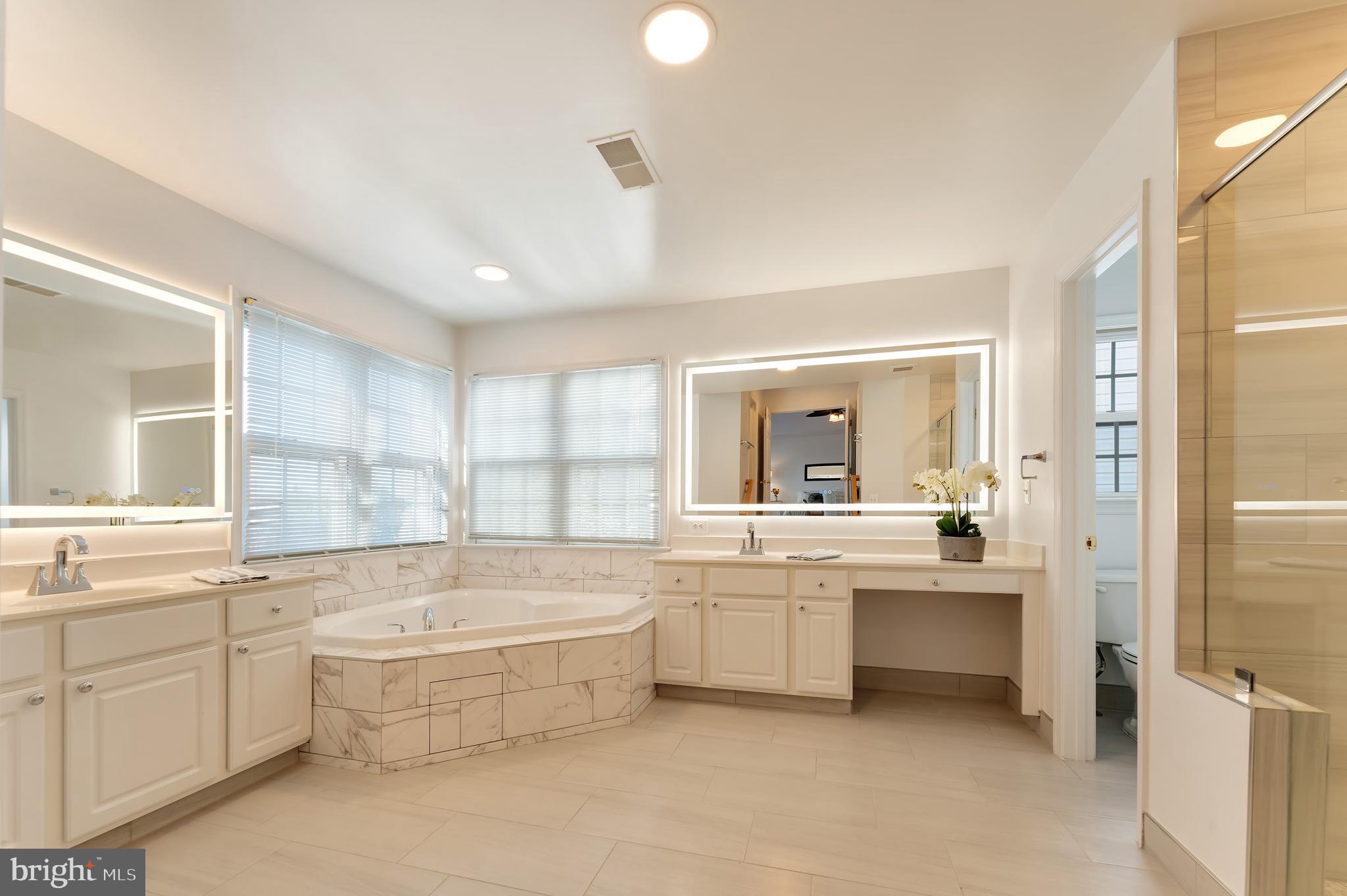 7204 LYNDAM HILL CIRCLE