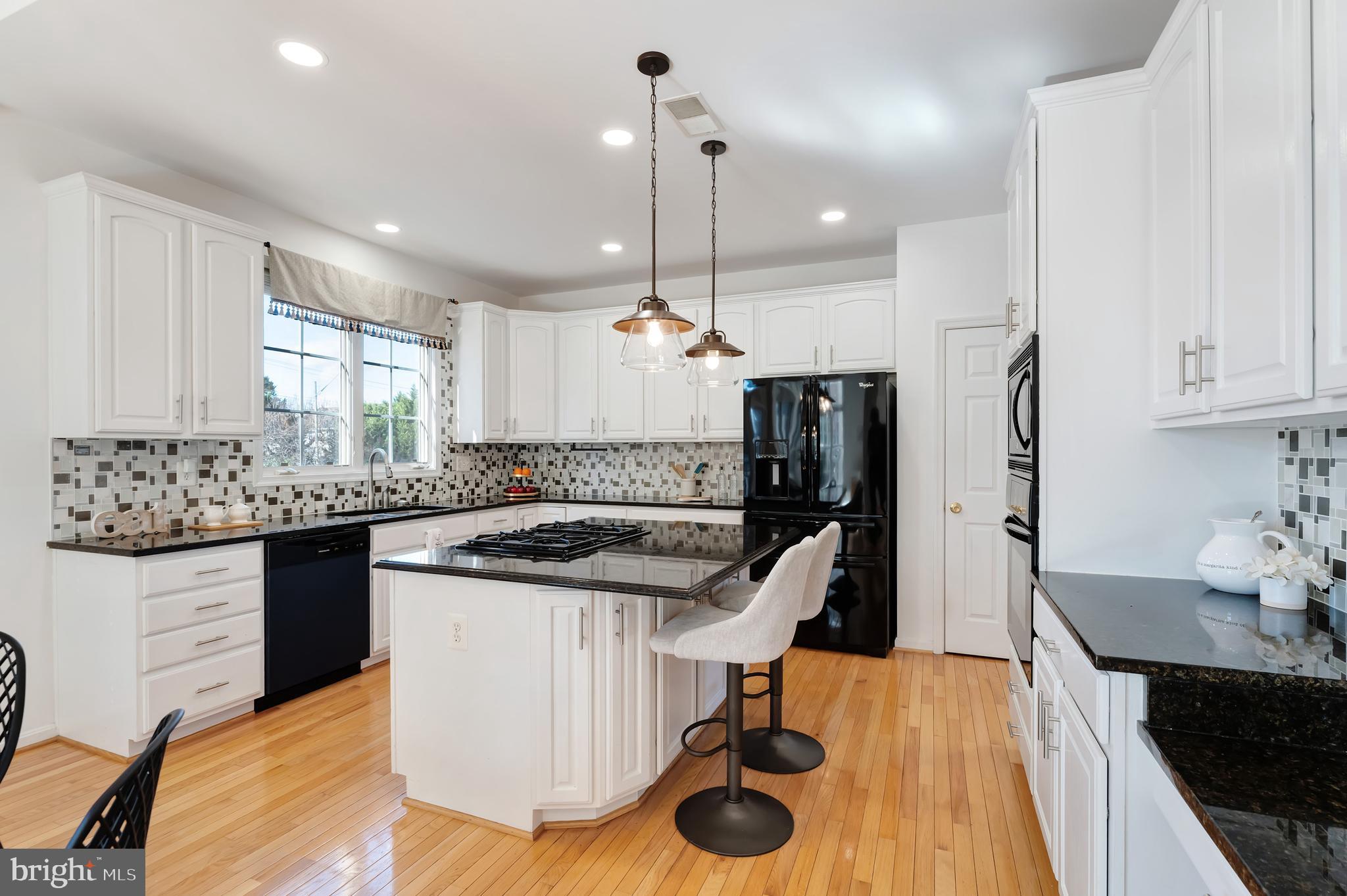 7204 LYNDAM HILL CIRCLE