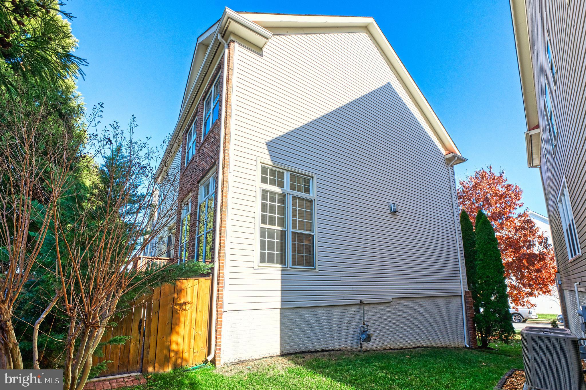 7204 LYNDAM HILL CIRCLE