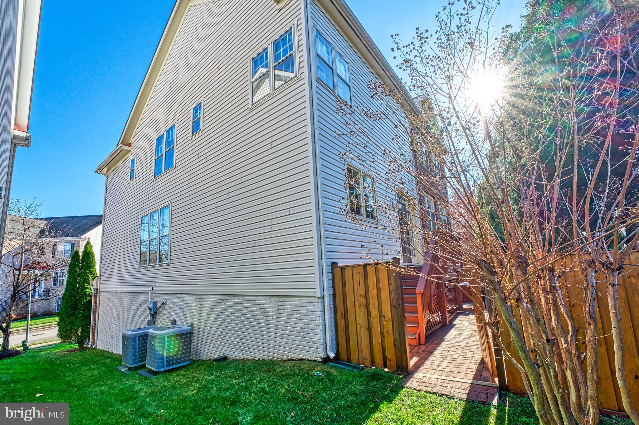 7204 LYNDAM HILL CIRCLE