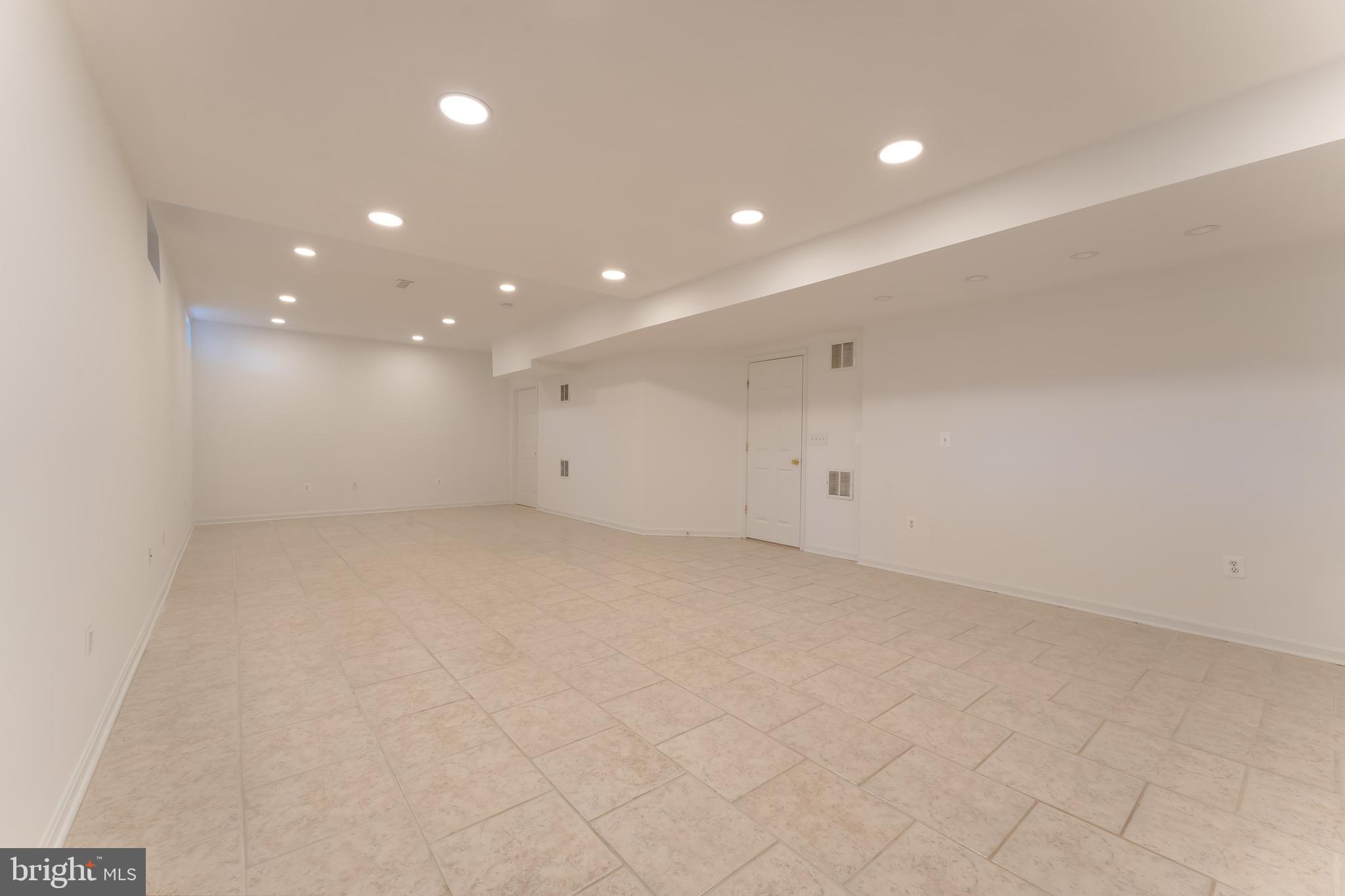 7204 LYNDAM HILL CIRCLE