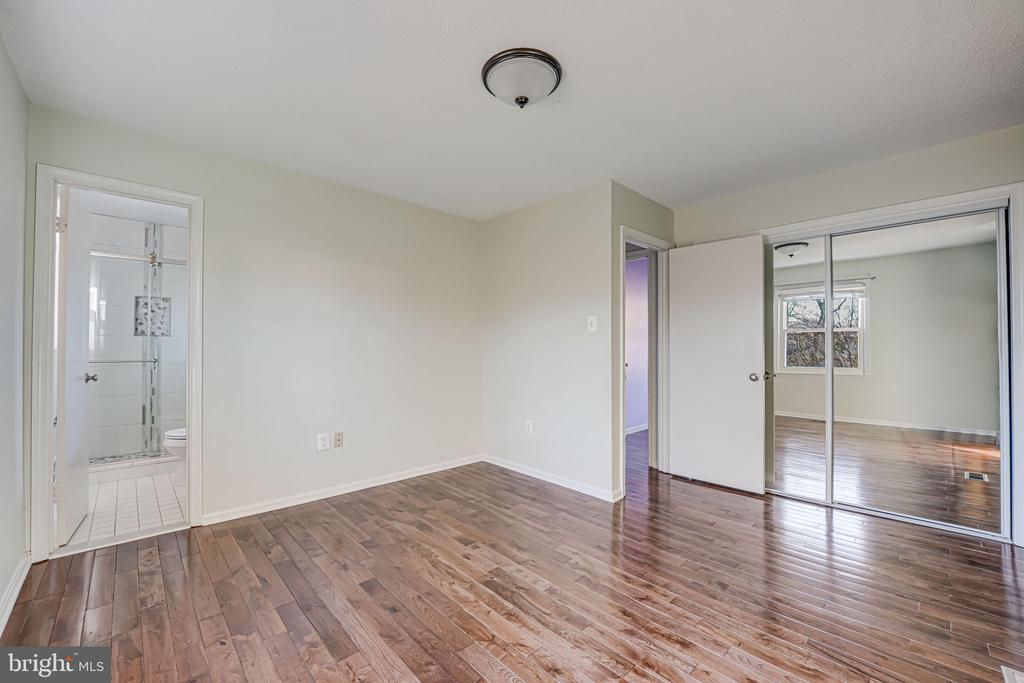 4512 LANTERN PLACE