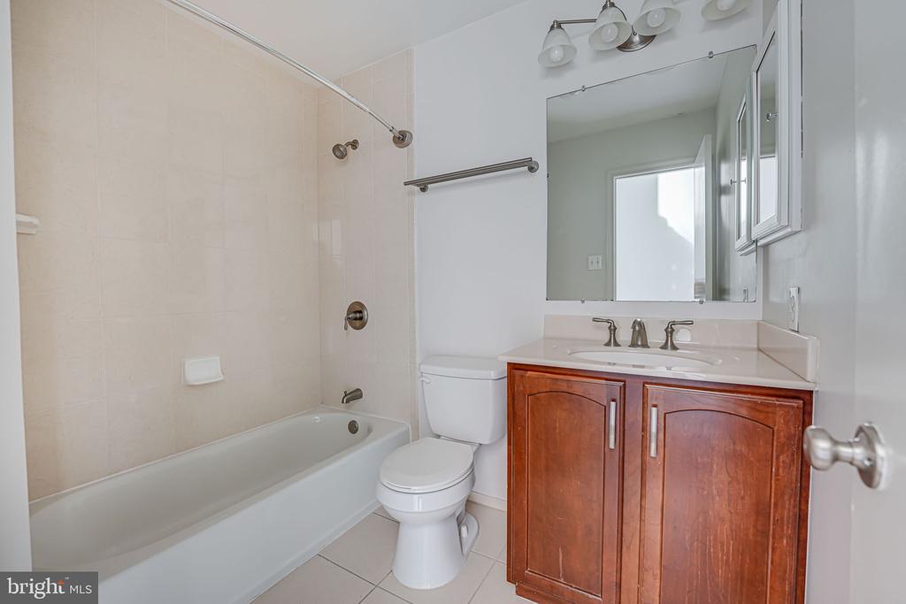 4512 LANTERN PLACE