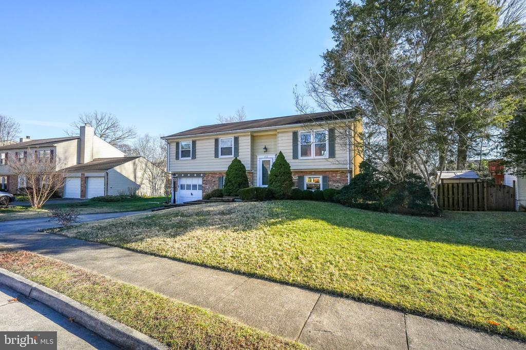 4512 LANTERN PLACE
