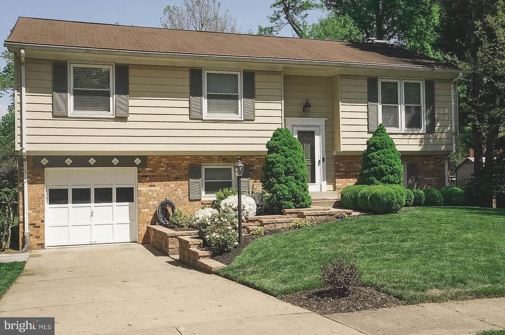 4512 LANTERN PLACE