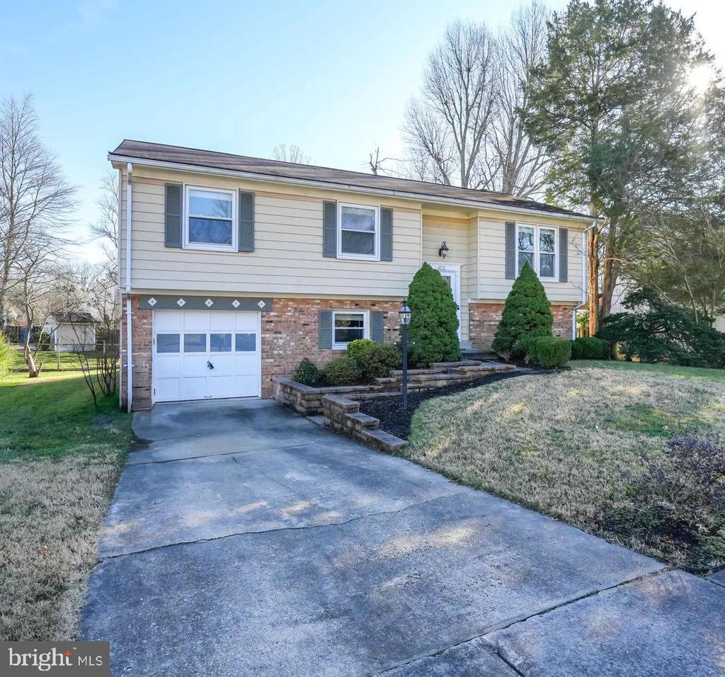 4512 LANTERN PLACE