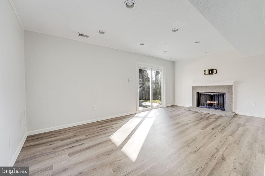 4512 LANTERN PLACE