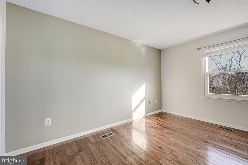 4512 LANTERN PLACE