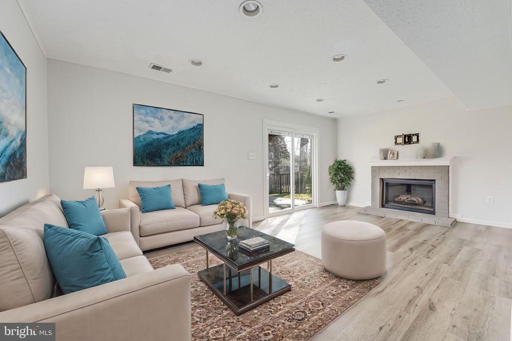 4512 LANTERN PLACE