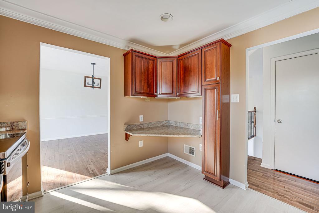 4512 LANTERN PLACE