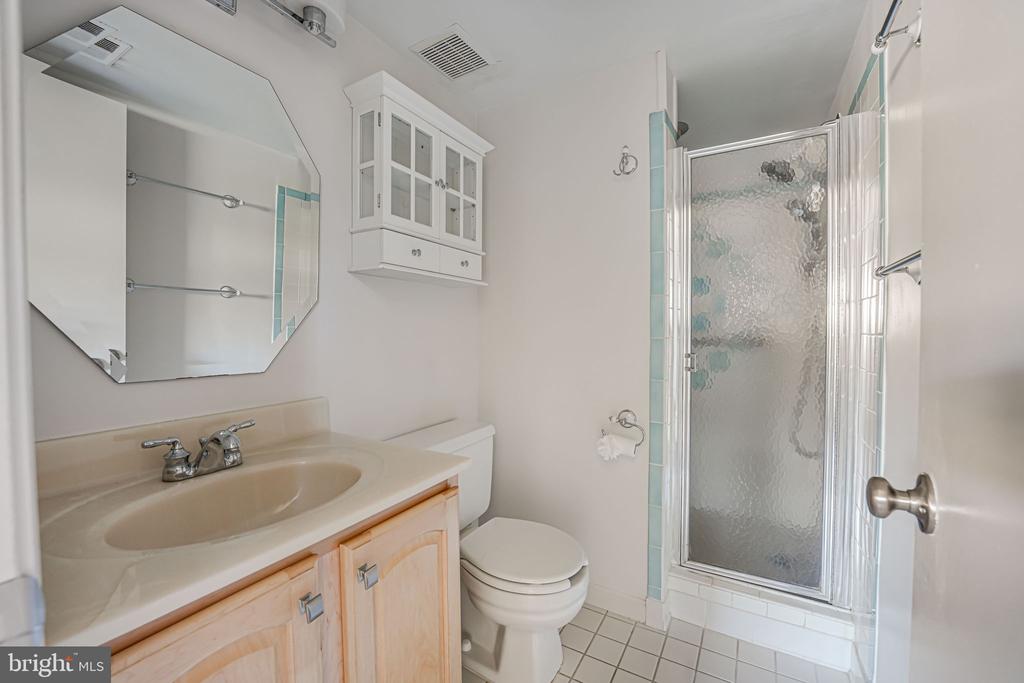 4512 LANTERN PLACE