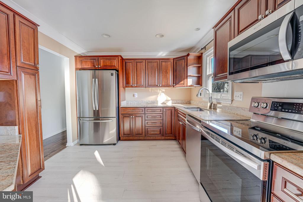 4512 LANTERN PLACE