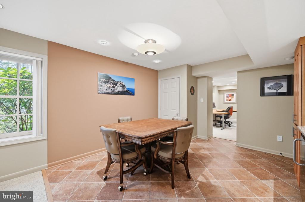 2218 WAKEROBIN LANE