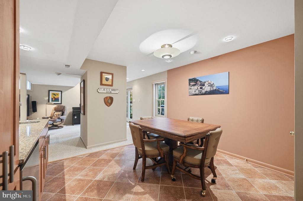 2218 WAKEROBIN LANE