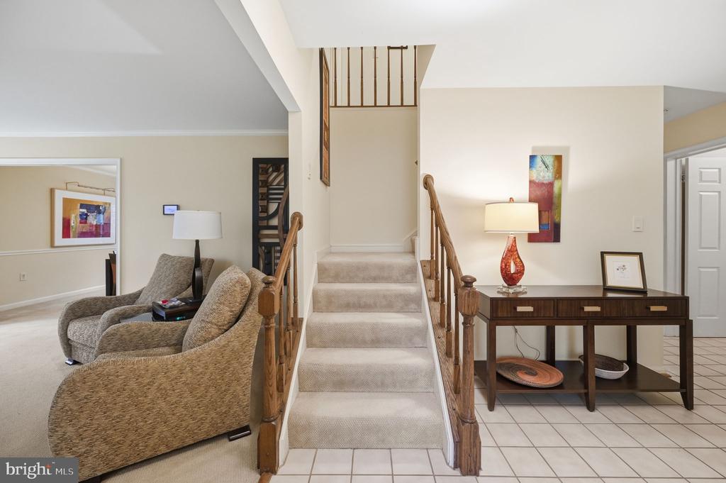 2218 WAKEROBIN LANE