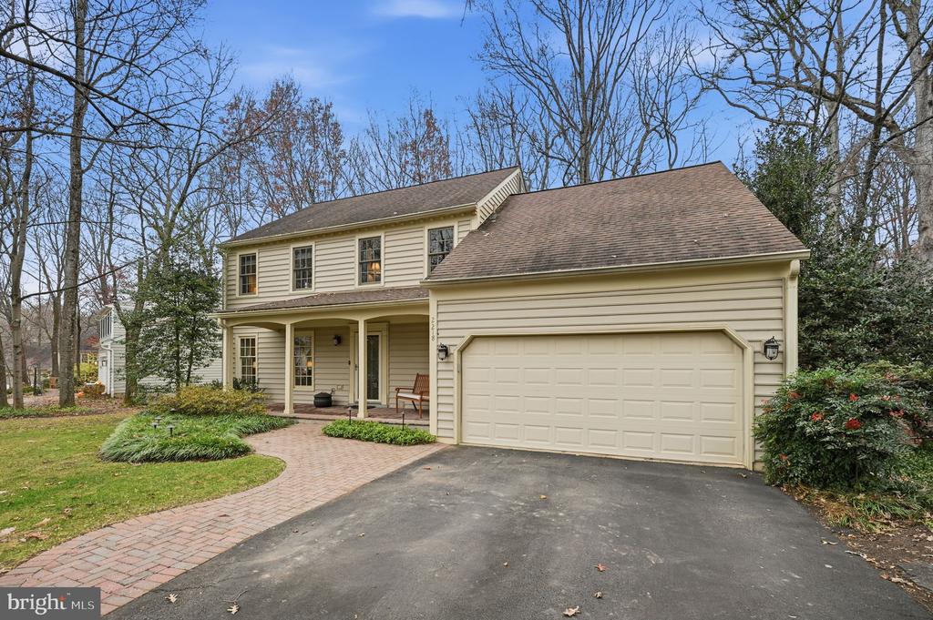2218 WAKEROBIN LANE