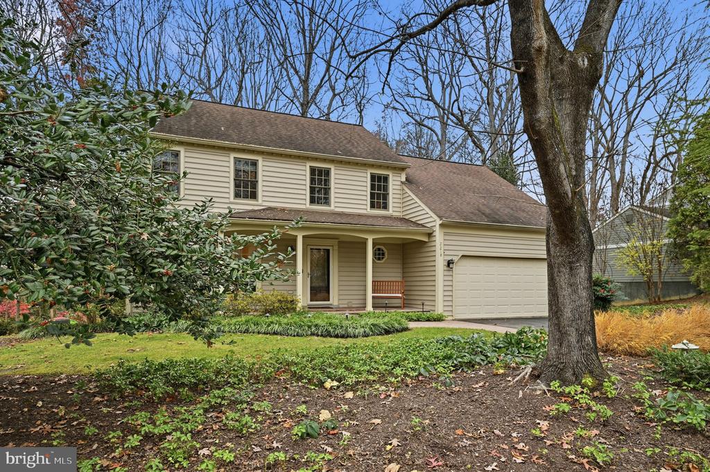 2218 WAKEROBIN LANE