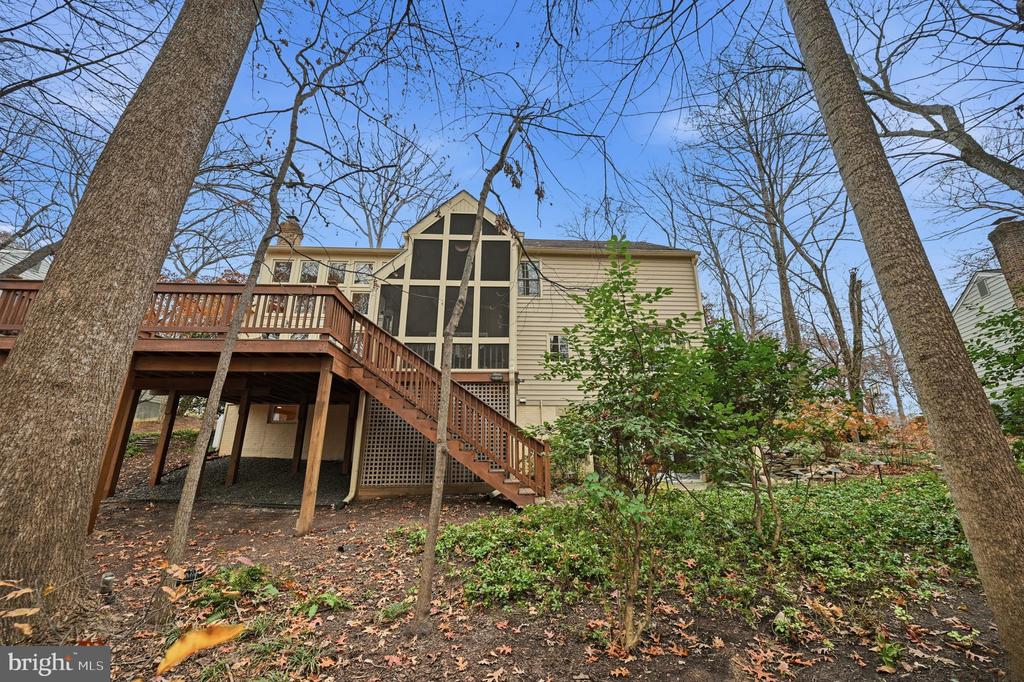 2218 WAKEROBIN LANE