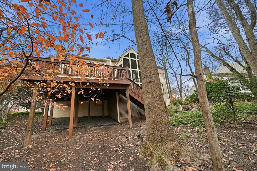 2218 WAKEROBIN LANE