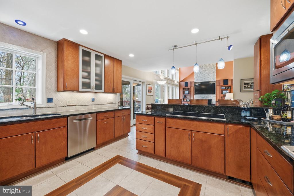 2218 WAKEROBIN LANE
