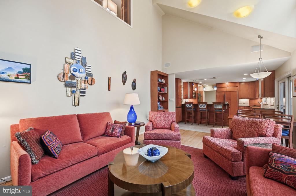 2218 WAKEROBIN LANE