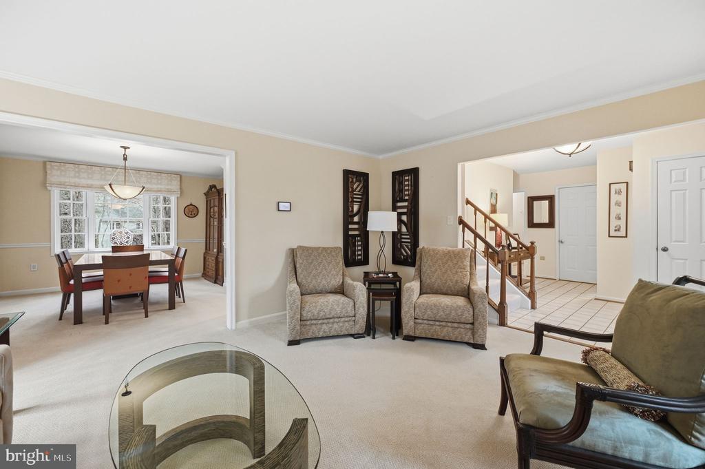 2218 WAKEROBIN LANE