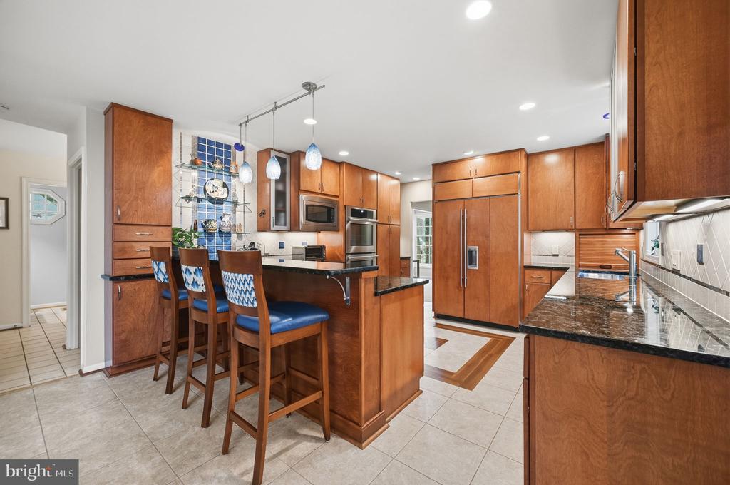 2218 WAKEROBIN LANE