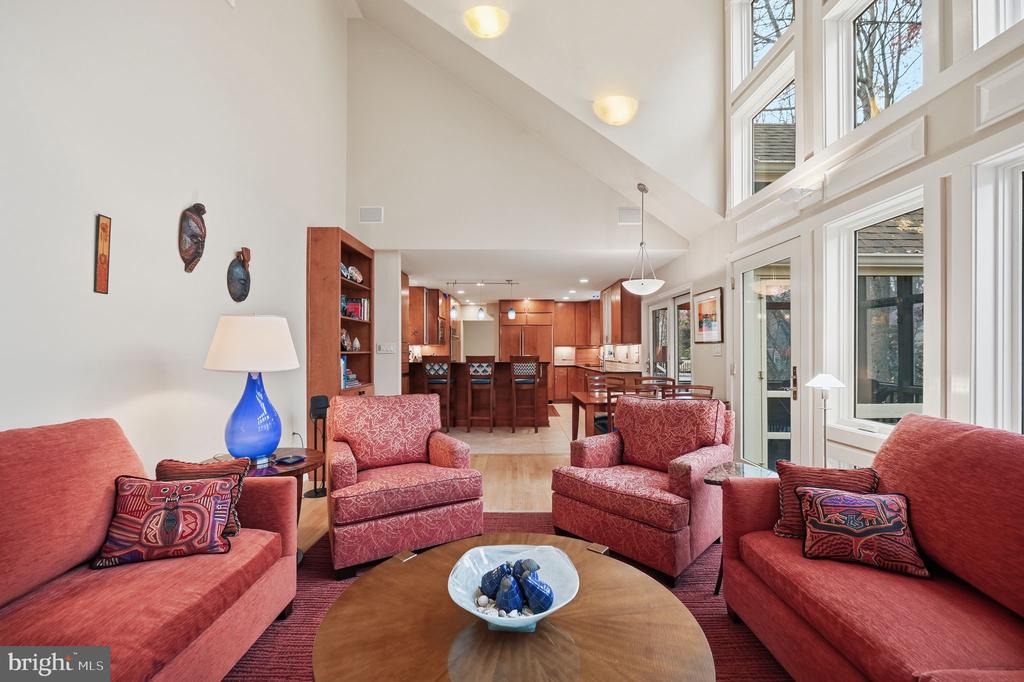 2218 WAKEROBIN LANE