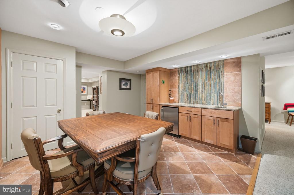 2218 WAKEROBIN LANE