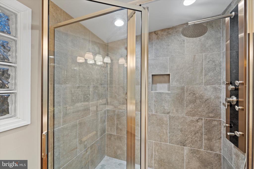 6609 WREN DRIVE