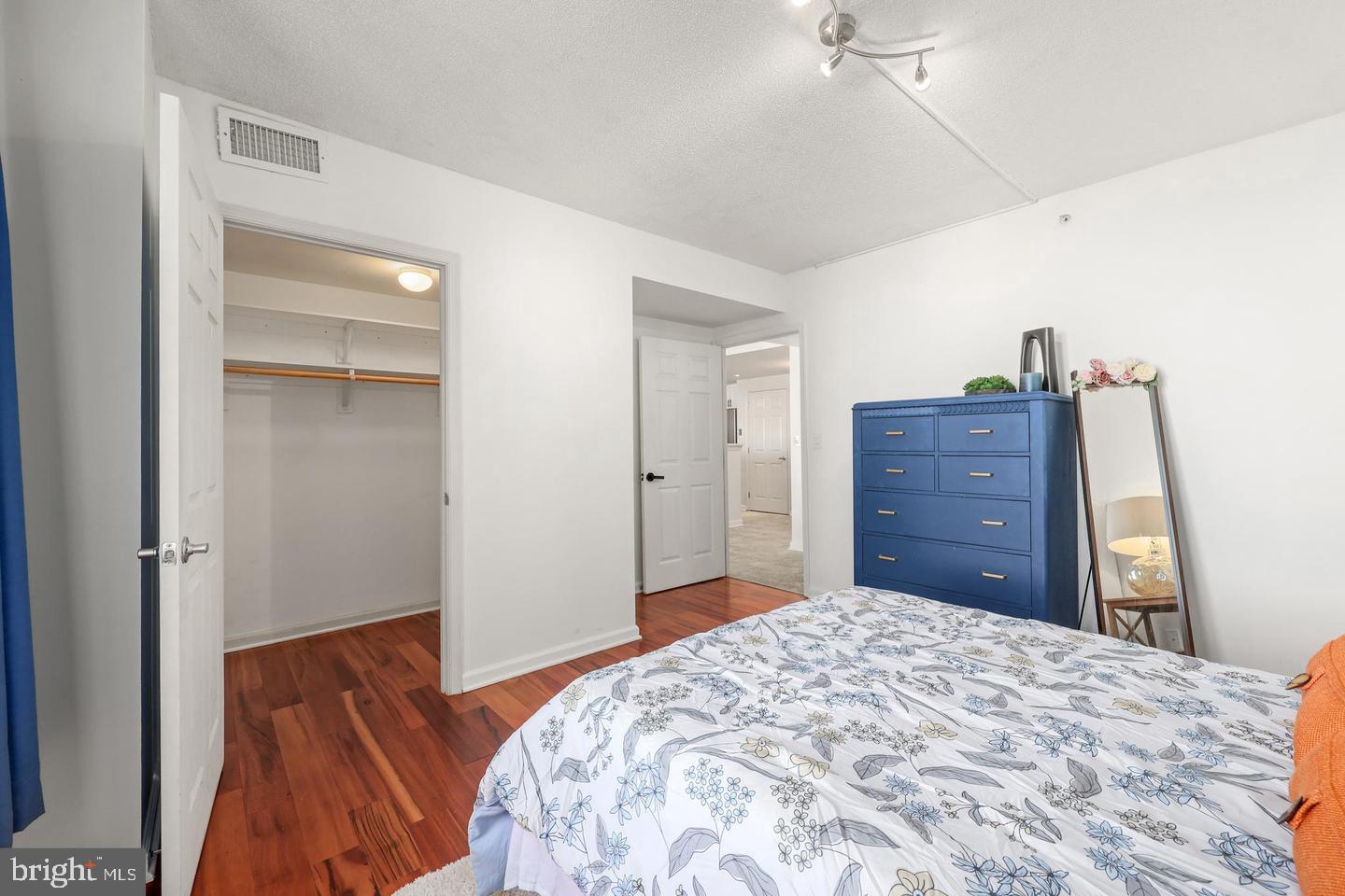 2726 GALLOWS ROAD 1004