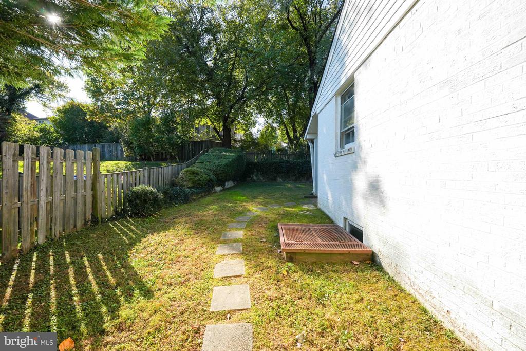 6809 WEAVER AVENUE #B