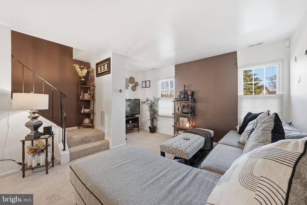 5513 WOODLAWN MANOR COURT
