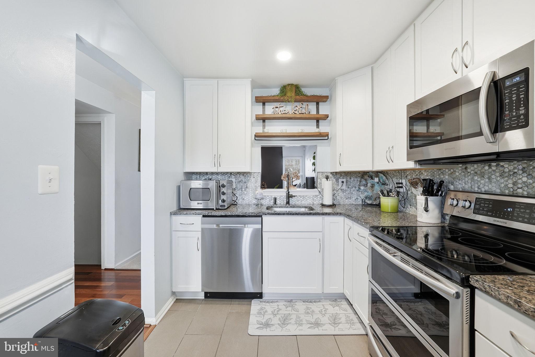 5513 WOODLAWN MANOR COURT