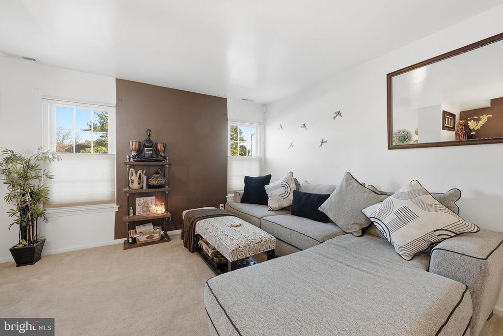 5513 WOODLAWN MANOR COURT