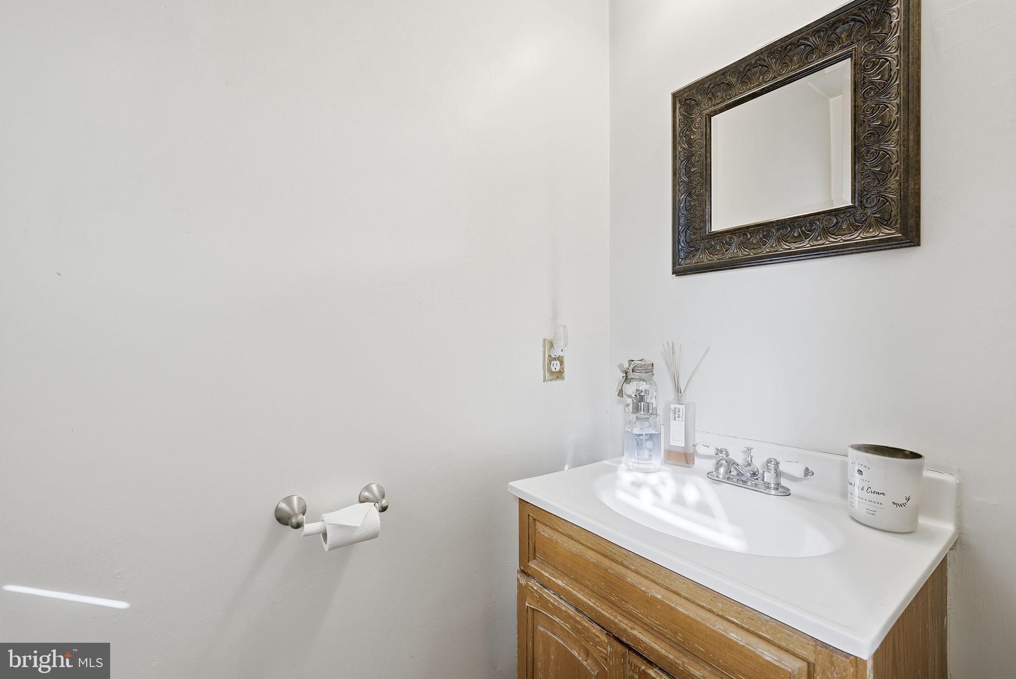 5513 WOODLAWN MANOR COURT