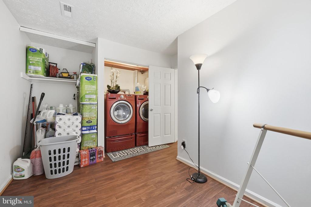 5513 WOODLAWN MANOR COURT