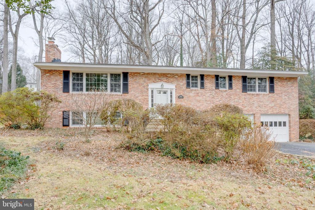 9018 HAMILTON DRIVE