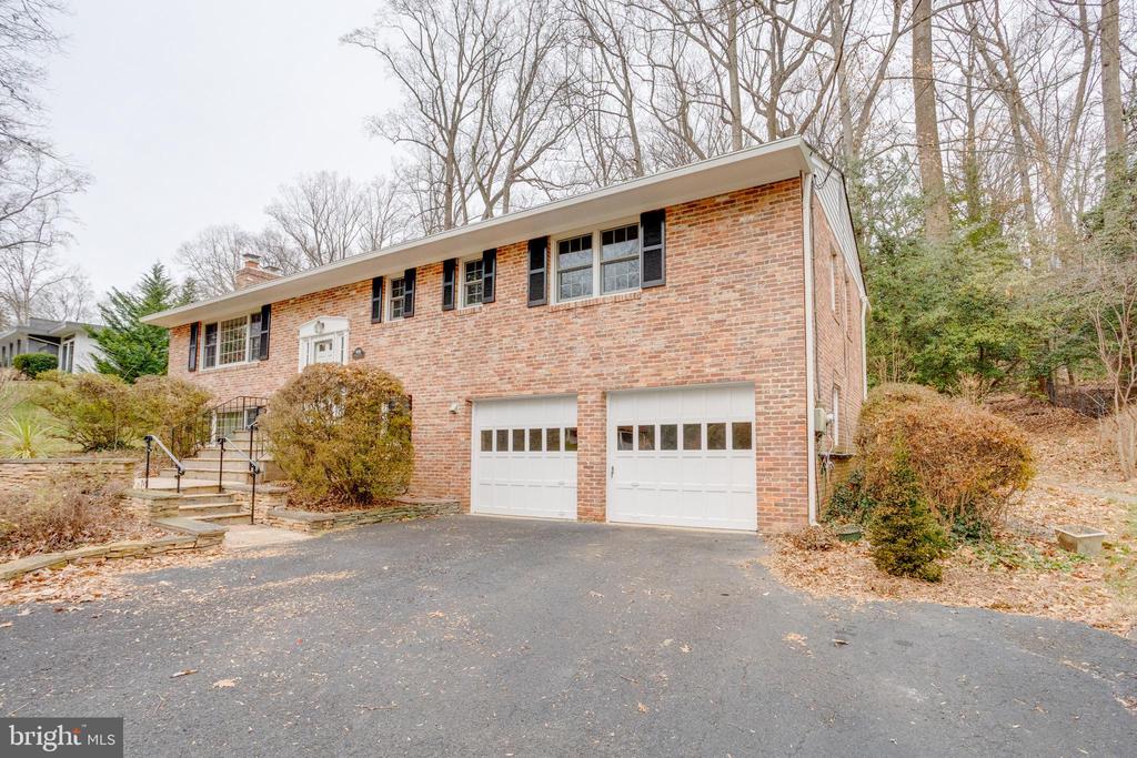 9018 HAMILTON DRIVE