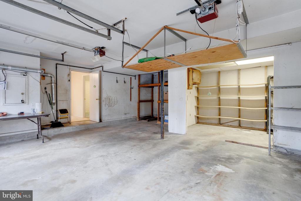 9018 HAMILTON DRIVE