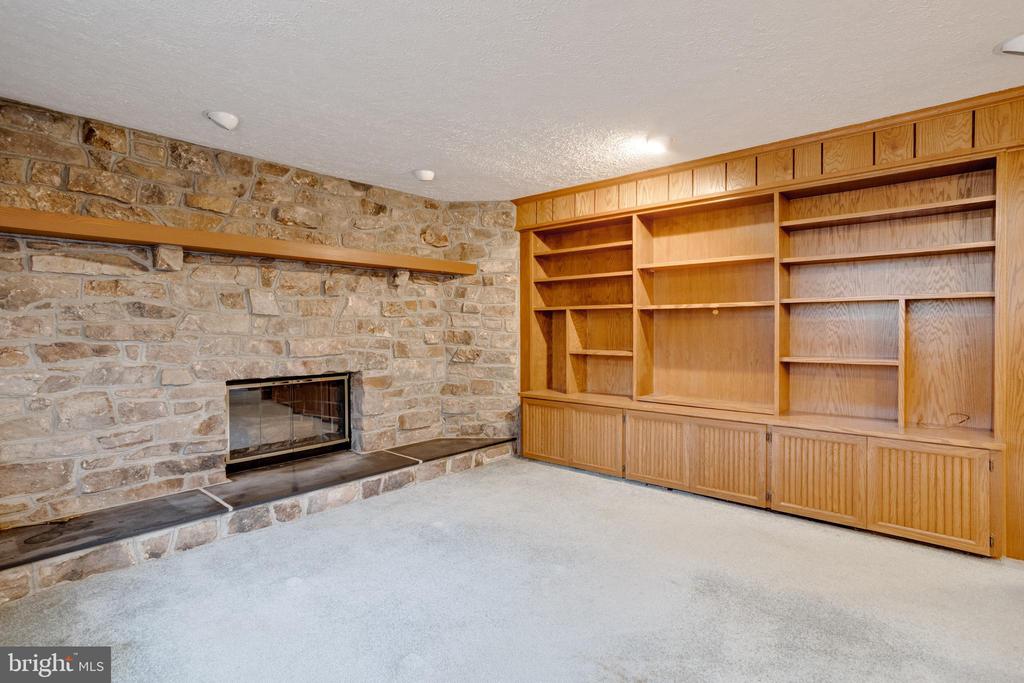 9018 HAMILTON DRIVE