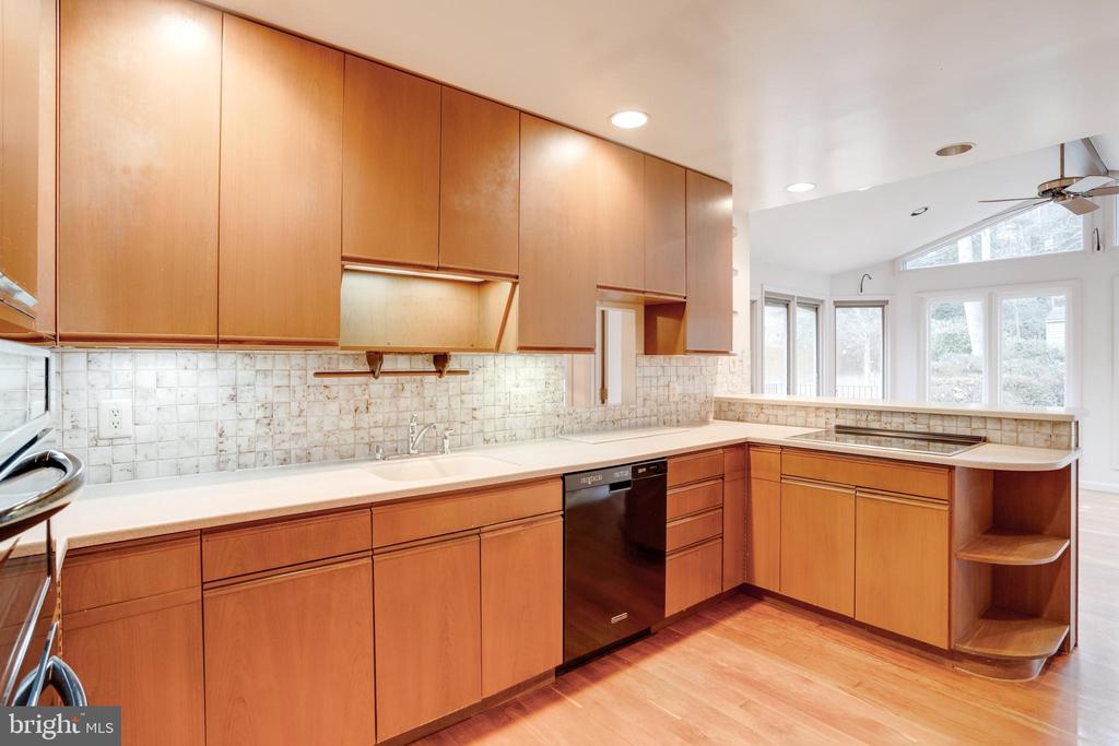 9018 HAMILTON DRIVE