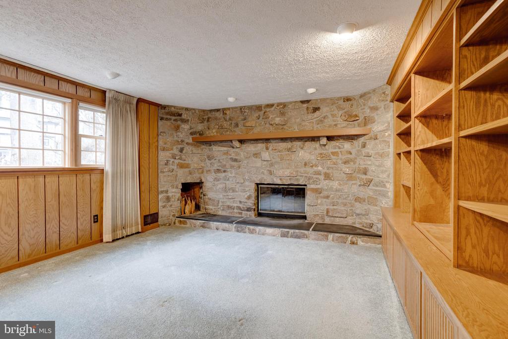 9018 HAMILTON DRIVE