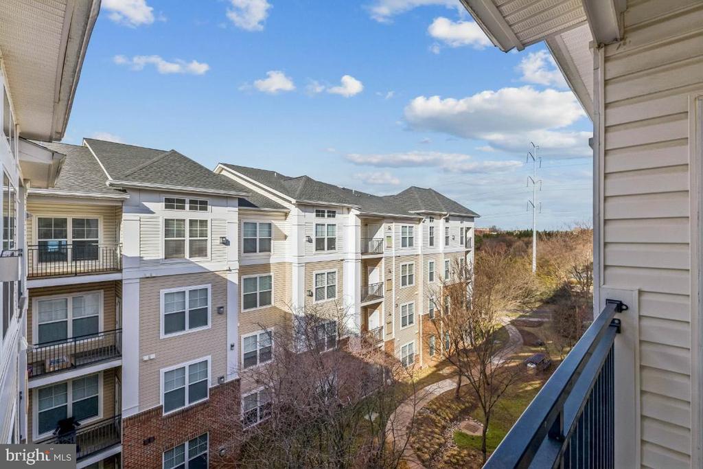 3810 LIGHTFOOT STREET 404