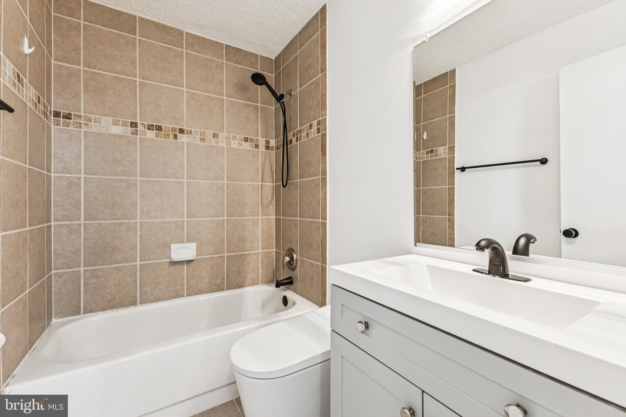 6006 CURTIER DRIVE F F