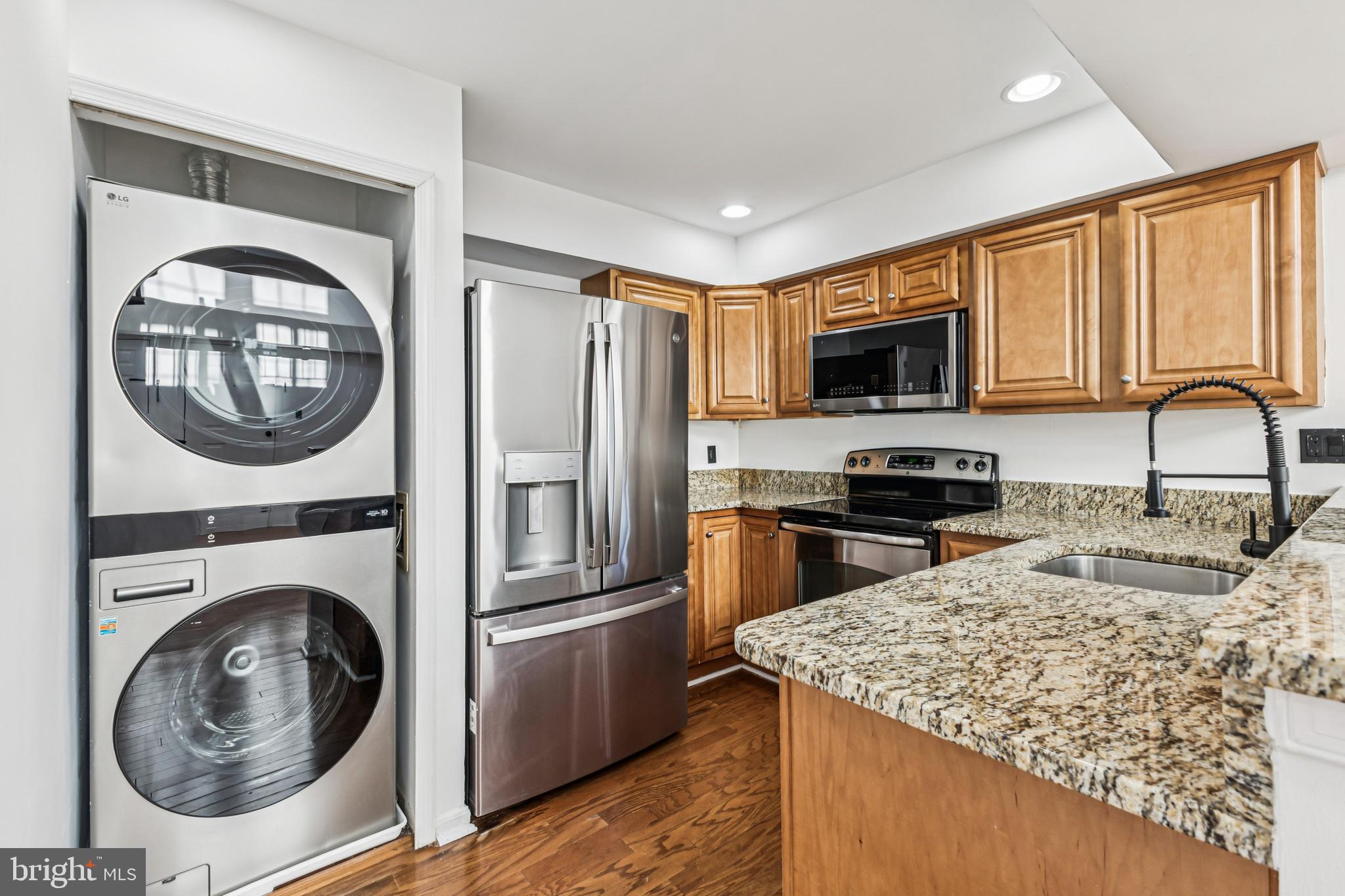 6006 CURTIER DRIVE F F