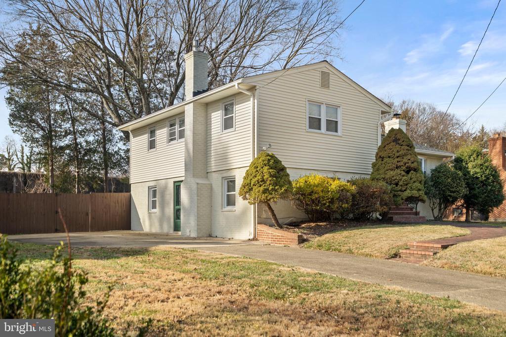 1726 BALDWIN DRIVE