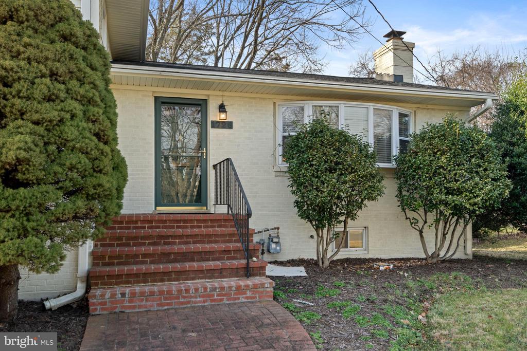 1726 BALDWIN DRIVE