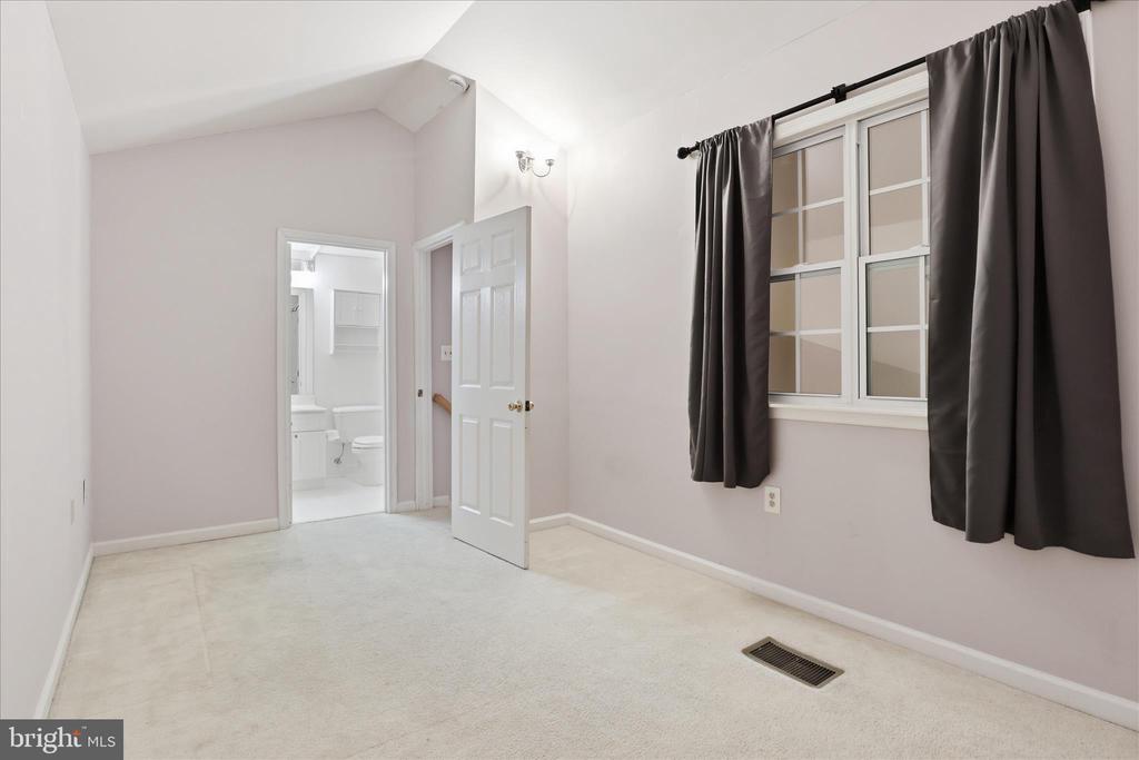 12905 ALTON SQUARE 302